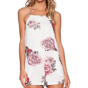 REVOLVE BORDERLINE ROMPER IN IVORY BOUQUET SIZE XS
C/MEO